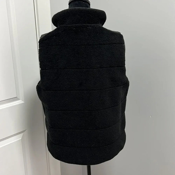 NWT WOMENS FAUX FUR FAUX LEATHER REVERSIBLE VEST size M - Picture 9 of 10